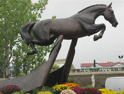 Hickstead statue installed at Spruce Meadows