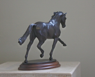 Pferd Skulptur Dressurpferd Durchführung der Trab