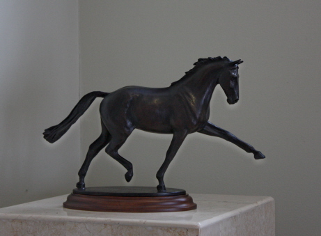 Pferd Skulptur Dressurpferd Durchführung der Trab