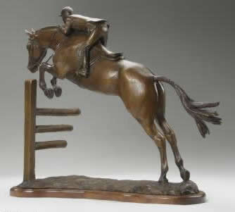 Pferd Skulptur eines jungen Jägers / Jumper und sich über einem Sprung. Skulptur von Jumper junge Jäger betitelt und ist ein Bronze in limitierter Auflage von 15