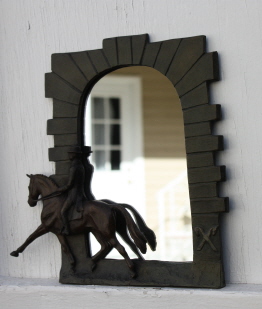 Horse Geschenkartikel: Dressur Spiegel mit Pferd und Reiter in Relief