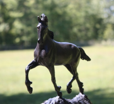 Pferd Skulptur des jungen Friesenpferd